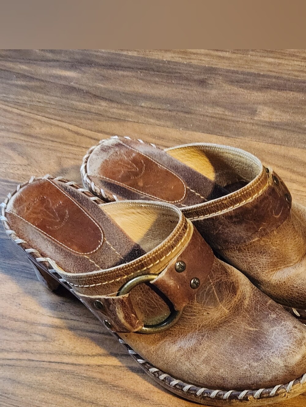 Vintage Frye Size 8.5 Charlotte Ring Brown Distressed Heeled Clogs Y2k